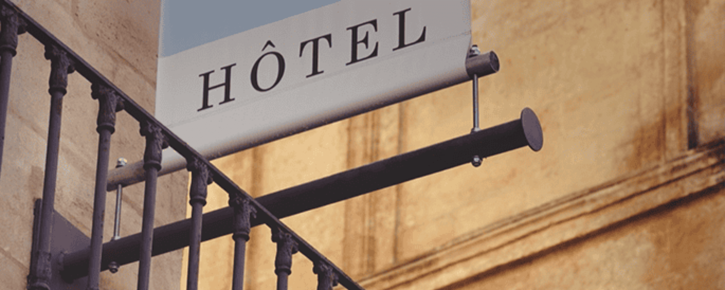 Contrats de management hôtelier : focus sur les clauses liées à la loi et à la juridiction applicables