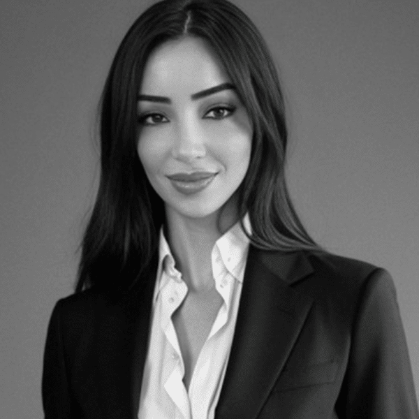 Gaella Kerrar est avocate collaboratrice en contentieux du droit des affaires et des baux civils et commerciaux.